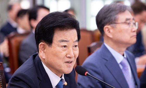 정동영 통일부 장관, 현안질의 답변