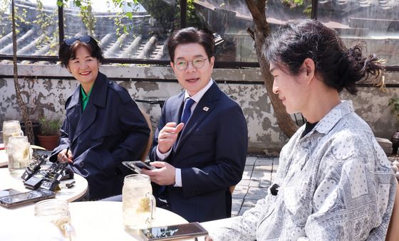 현장 찾은 정원오…북촌 상인과 대화