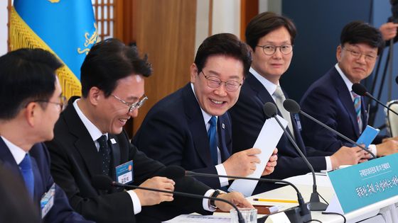 미소 짓는 이재명 대통령과 김민석 총리