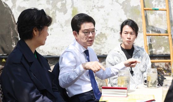 시민 사연 따라 북촌 찾은 정원오