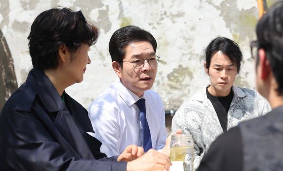 시민 사연 따라 북촌 찾은 정원오