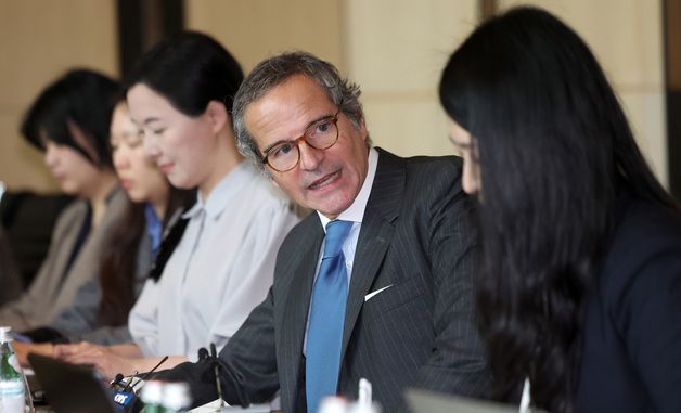 답변하는 라파엘 그로시 국제원자력기구 사무총장
