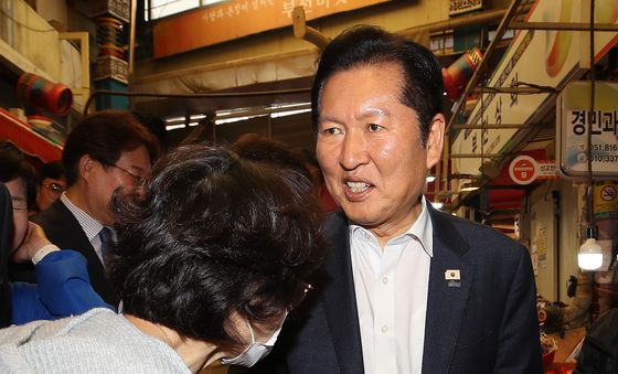 전통시장 찾은 정청래 대표