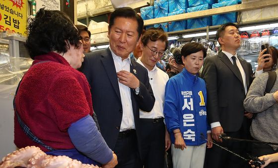 부산 전통시장 찾은 정청래