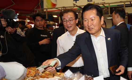 빵 구입하는 정청래