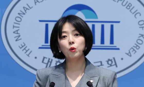 6.3지방선거 은평구 관련 기자회견하는 배현진