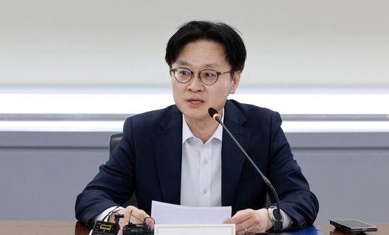 '원유·나프타 수급 대응 점검회의' 갖는 김정관 장관