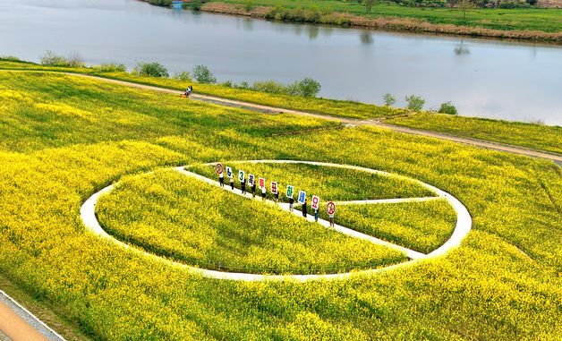 유체꽃밭에서 지방선거 투표 홍보