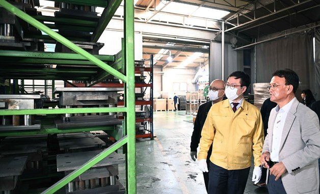 중동 수출기업 찾은 여한구 본부장