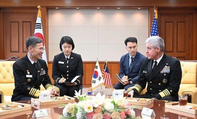 美 태평양함대사령관 만난 해군참모총장