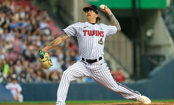 역투하는 LG 선발 웰스