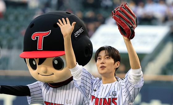 시구 나선 윤두준