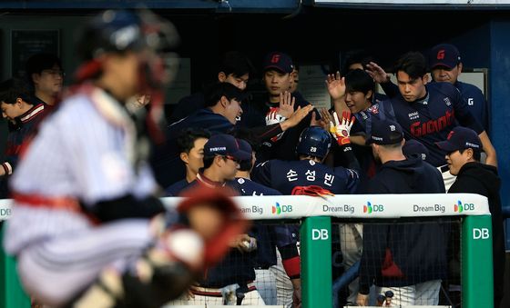 웰스 상대로 선제포 날린 손성빈