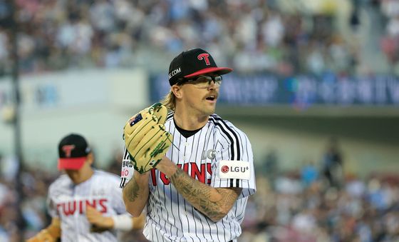 박해민 향해 박수 보내는 웰스