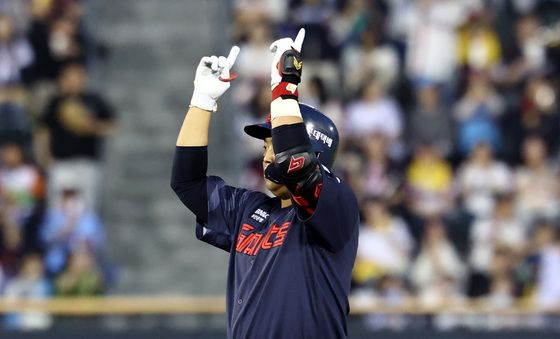 2루타 날린 롯데 한동희