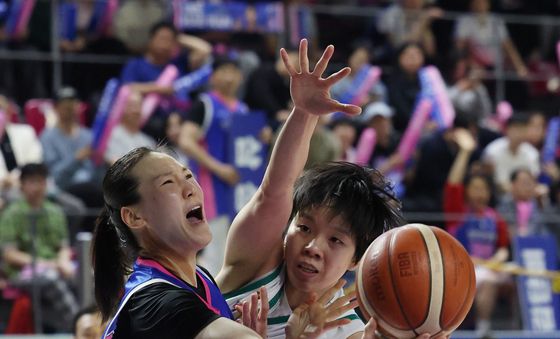 배혜윤 '끈질긴 돌파'