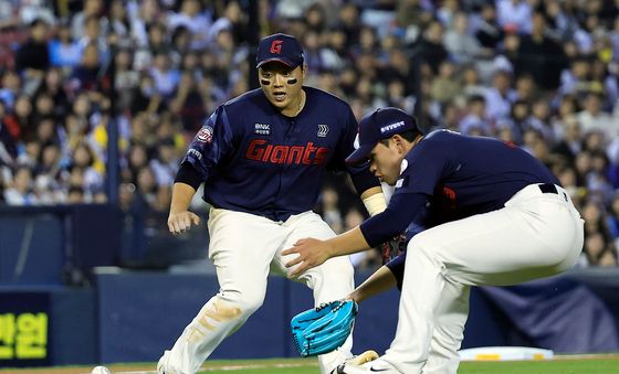 번트 잡는 롯데