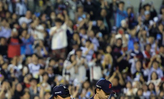 박정민과 교체되는 롯데 선발 김진욱