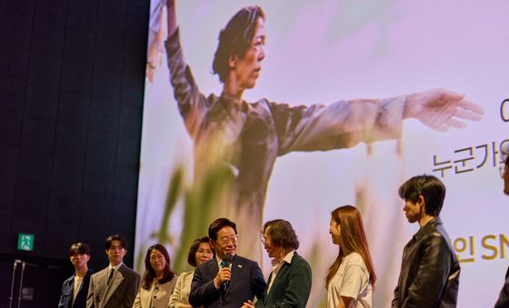 정지영 감독과 대화하는 이재명 대통령