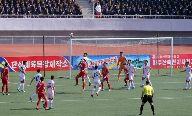 북한, 4월 명절 맞아 장수봉·월미도 축구경기 진행
