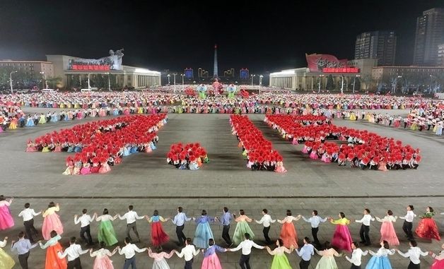 북한, 김일성 탄생 114주년 기념 청년학생 야회 개최