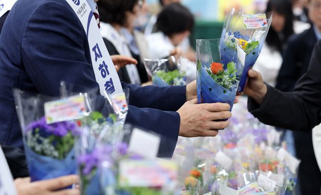 봄의 정취 전하는 출근길
