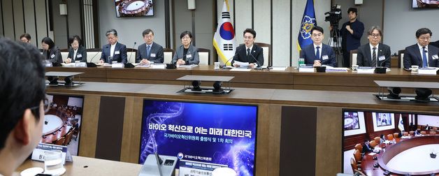 국가바이오혁신위원회 주재하는 김민석 총리