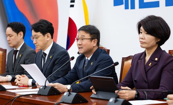 발언하는 한병도 원내대표