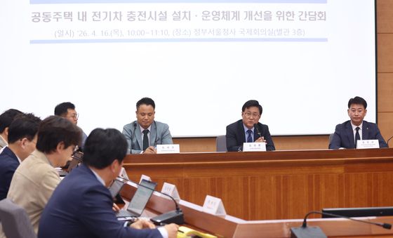 김성환 장관, 전기차 충전시설 개선 간담회서 모두발언