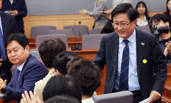 김성환 장관, 공동주택 충전 인프라 개선 강조