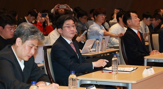 중복상장 제도개선 세미나 참석한 이억원 금융위원장