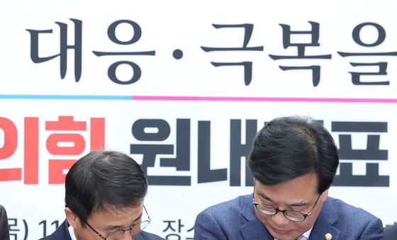 손 잡는 한병도·송언석