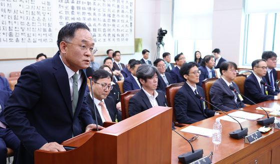 청문회 답변하는 강백신