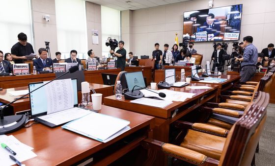 대장동 변호사 이건태 의원 참석에 항의하며 퇴장한 국민의힘