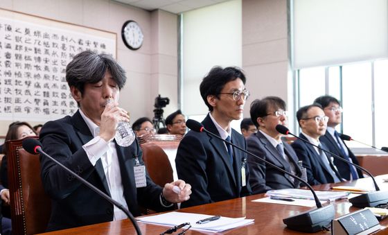 물 마시는 남욱