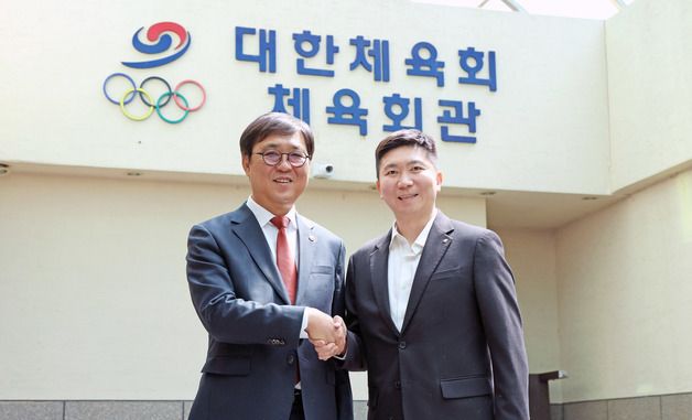 유승민 대한체육회장과 기념촬영하는 최휘영 장관