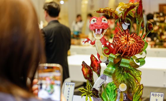 '정교한 베이커리 공예 작품'