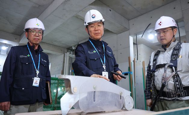 안전한 일터 점검하는 김영훈 장관