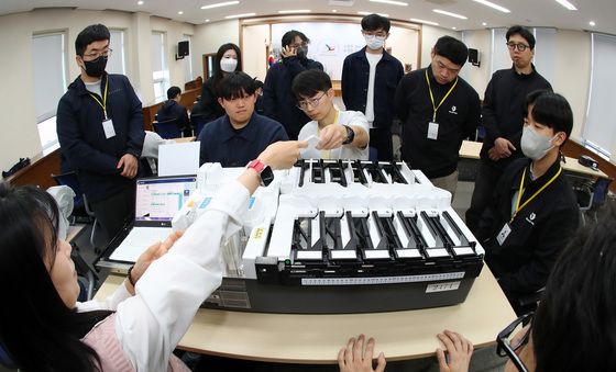 '6·3 지방선거' D -48, 투표지 분류기 시연