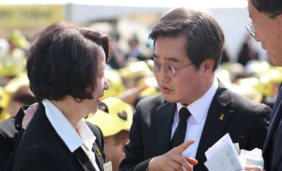 세월호 기억식 참석한 김동연·추미애