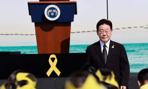 추도사 마친 이재명 대통령