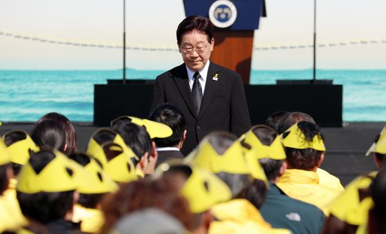 추도사 마친 이재명 대통령