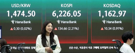 코스피, 사흘째 올라 6200선 재돌파