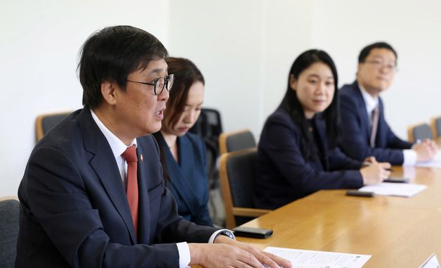 발언하는 최휘영 장관