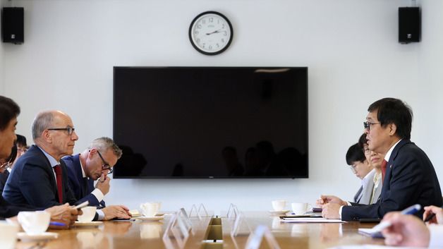 최휘영 장관, 국제대학스포츠연맹 회장 면담