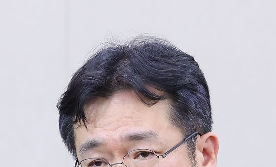 의원 질의 답변하는 정일권 검사