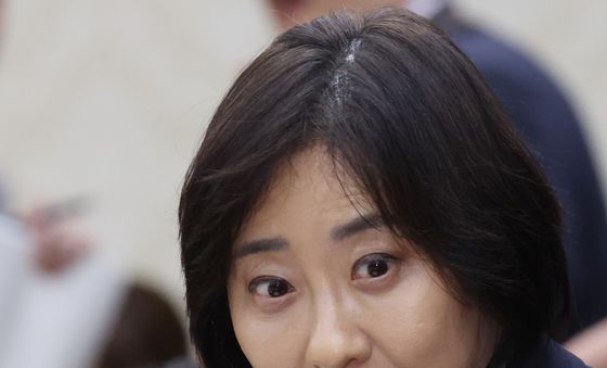 과학기술관계장관회의 참석하는 이스란 차관