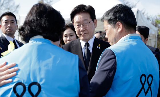 위로하는 이재명 대통령