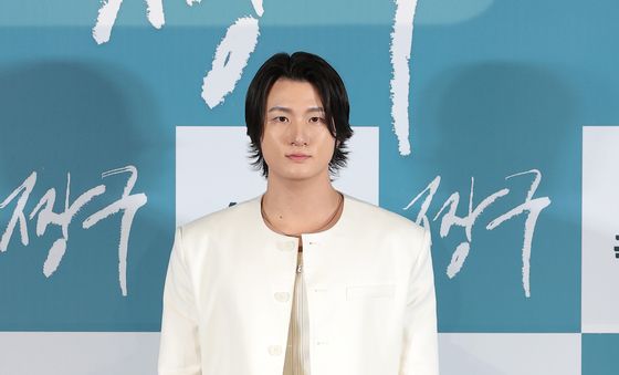 포즈 취하는 신승호