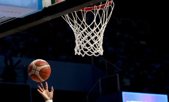 네이던의 골밑슛